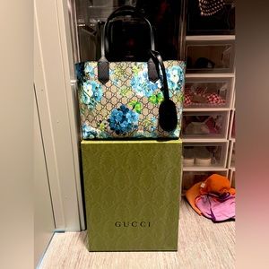 GUCCI
Pre-owned Reversible Tote Blooms Gg Small Blue/beige/white/green